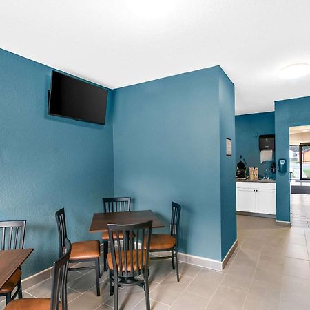 Quality Inn Куінсбері Екстер'єр фото
