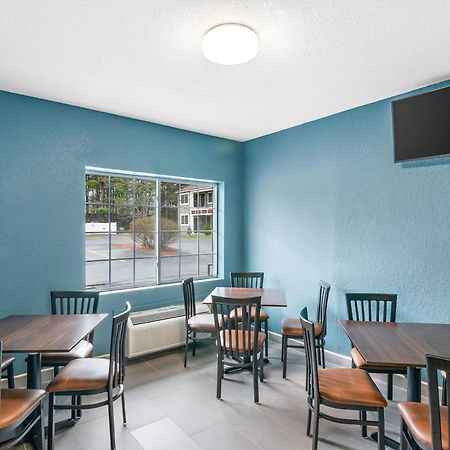 Quality Inn Куінсбері Екстер'єр фото