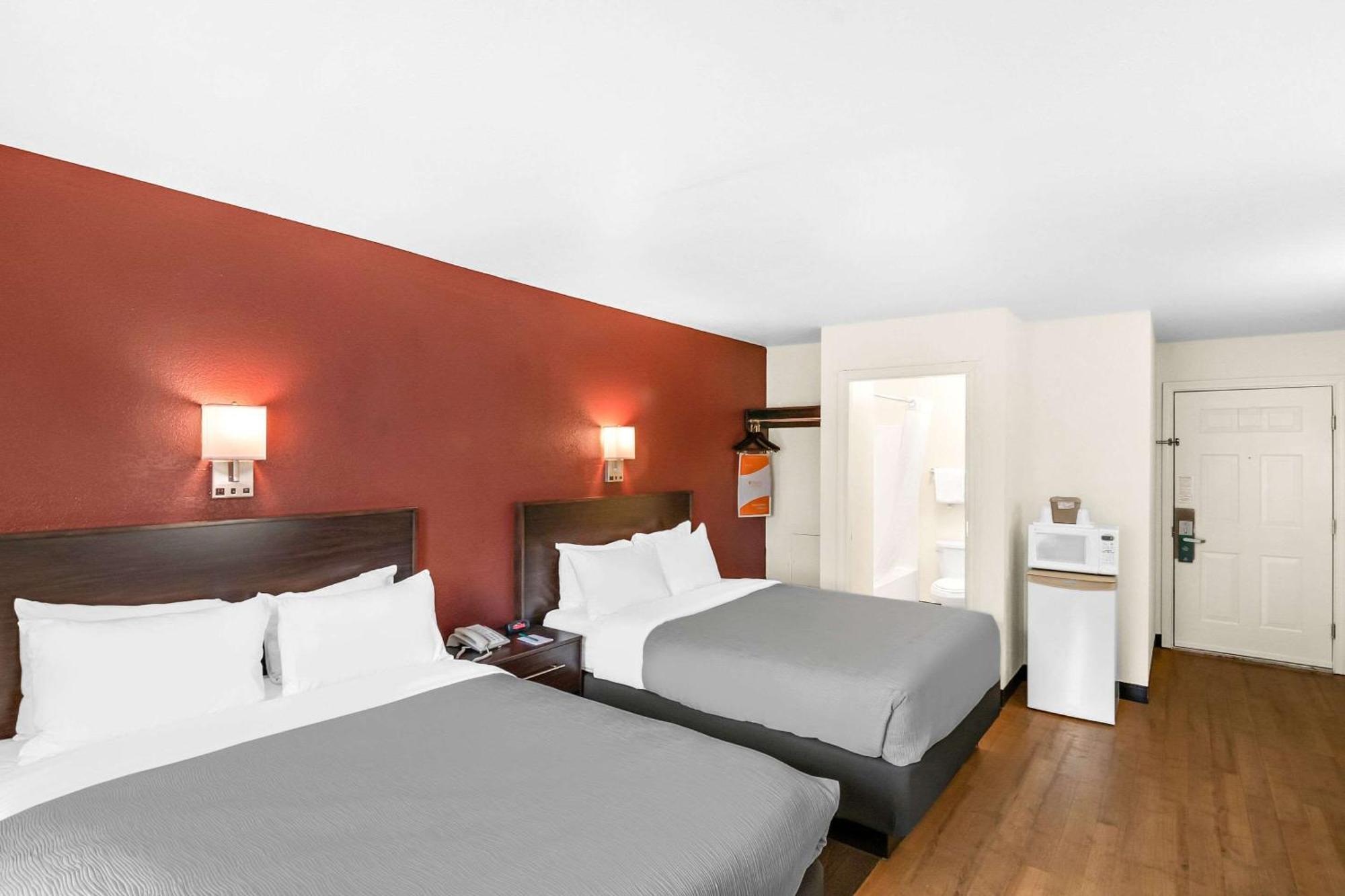 Quality Inn Куінсбері Екстер'єр фото