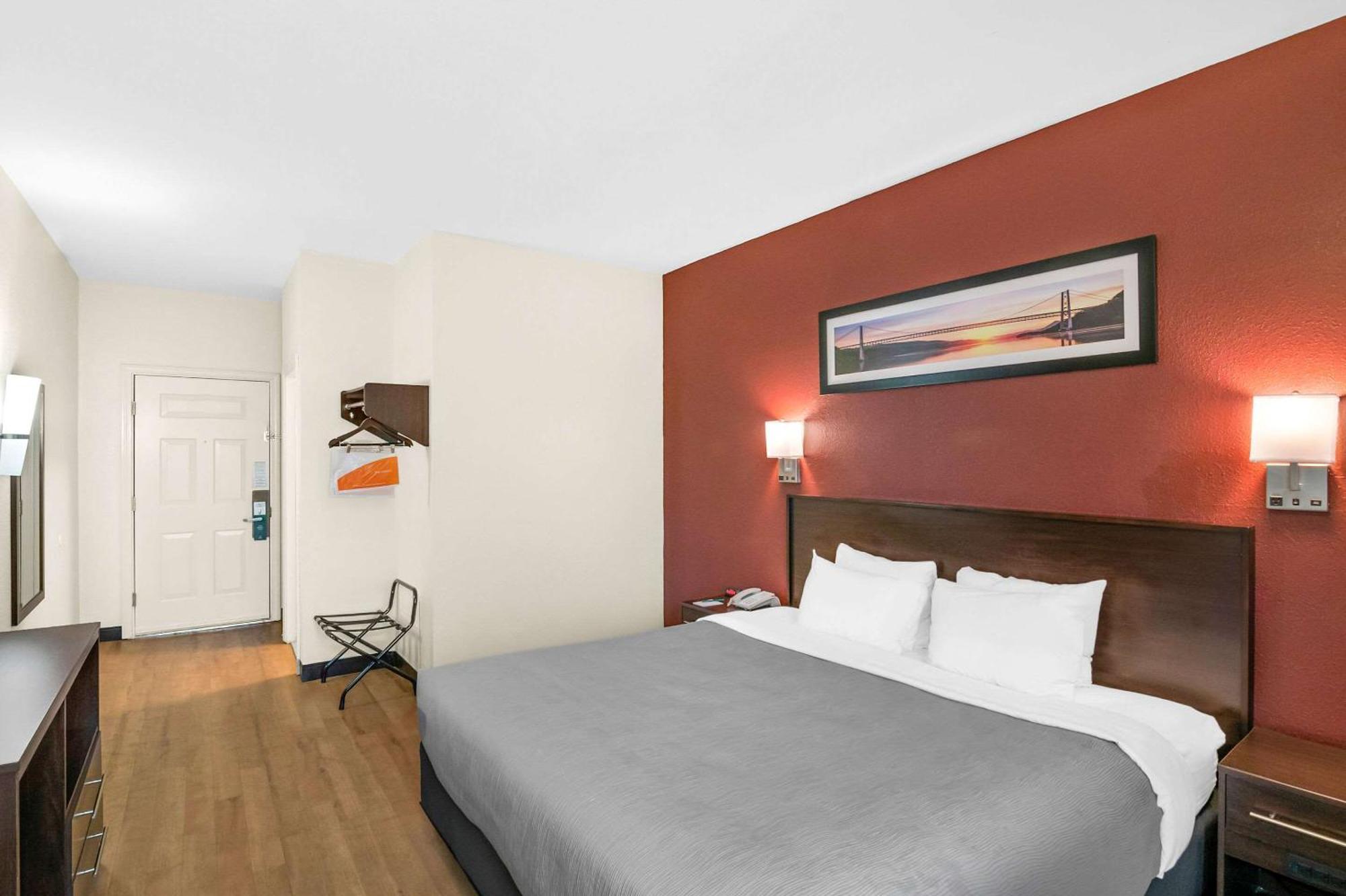 Quality Inn Куінсбері Екстер'єр фото