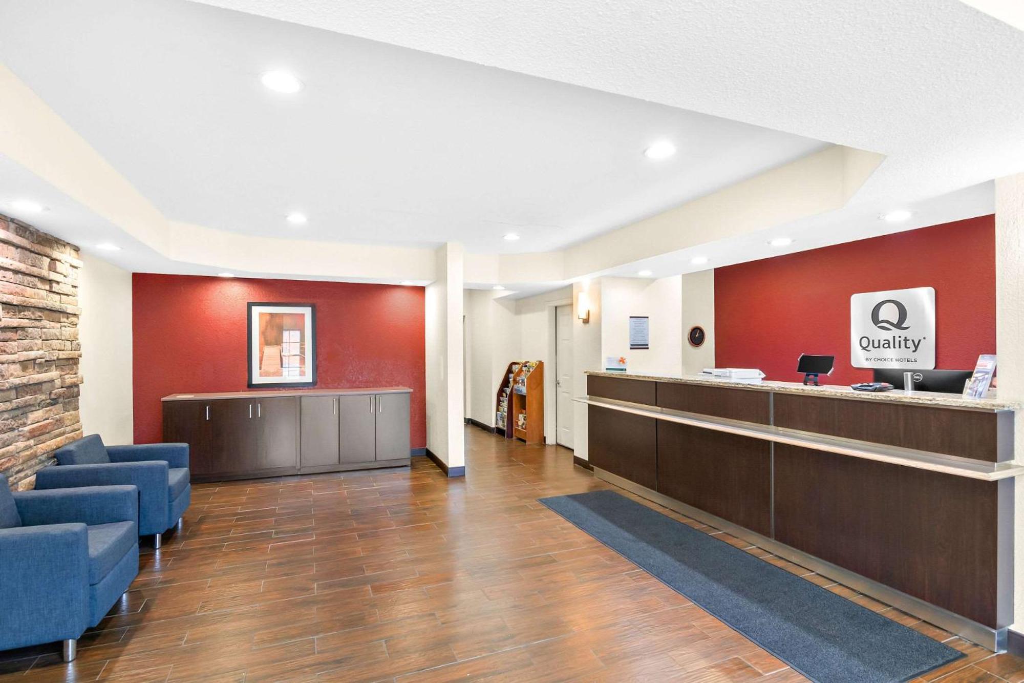 Quality Inn Куінсбері Екстер'єр фото