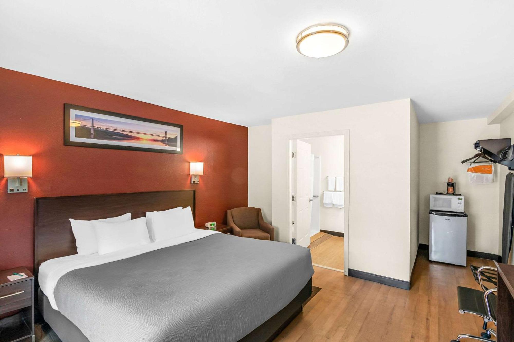 Quality Inn Куінсбері Екстер'єр фото
