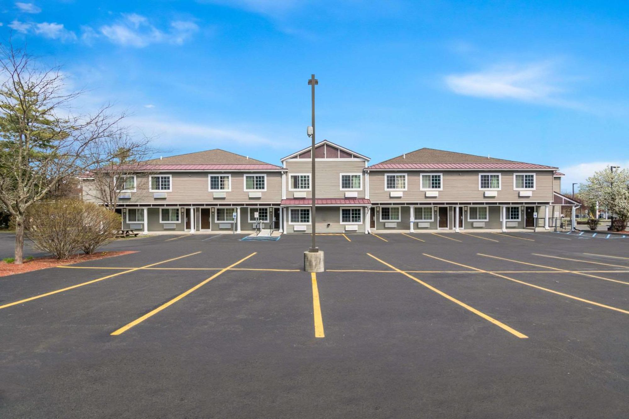 Quality Inn Куінсбері Екстер'єр фото